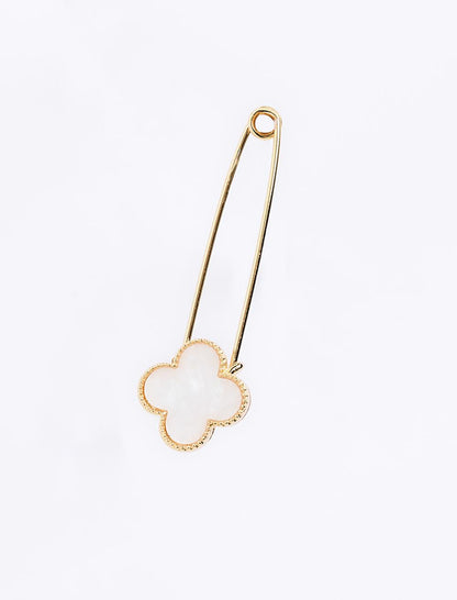 Clover-shaped brooch