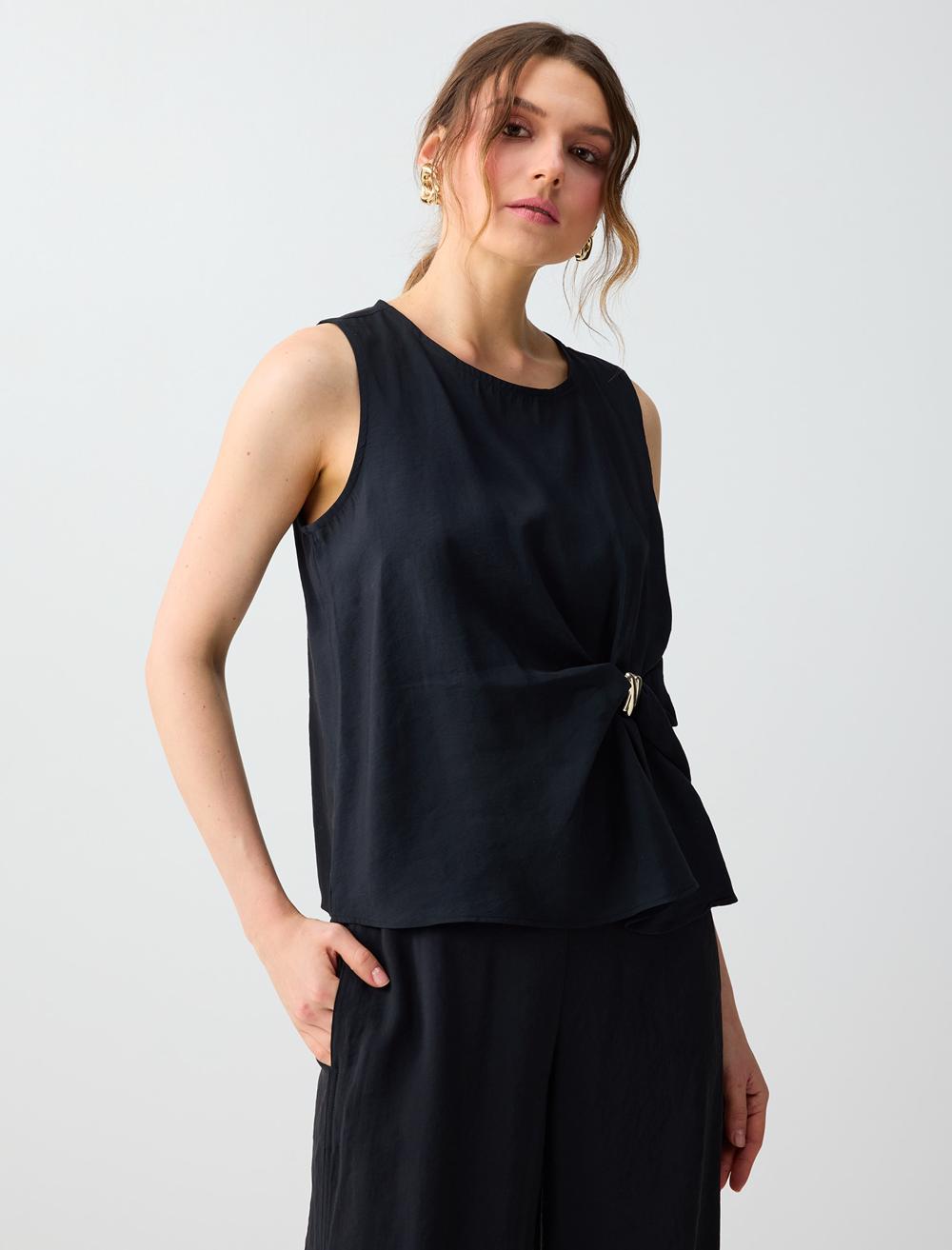 Normal Fit Crew Neck Blouse - Black - 6SW036564900