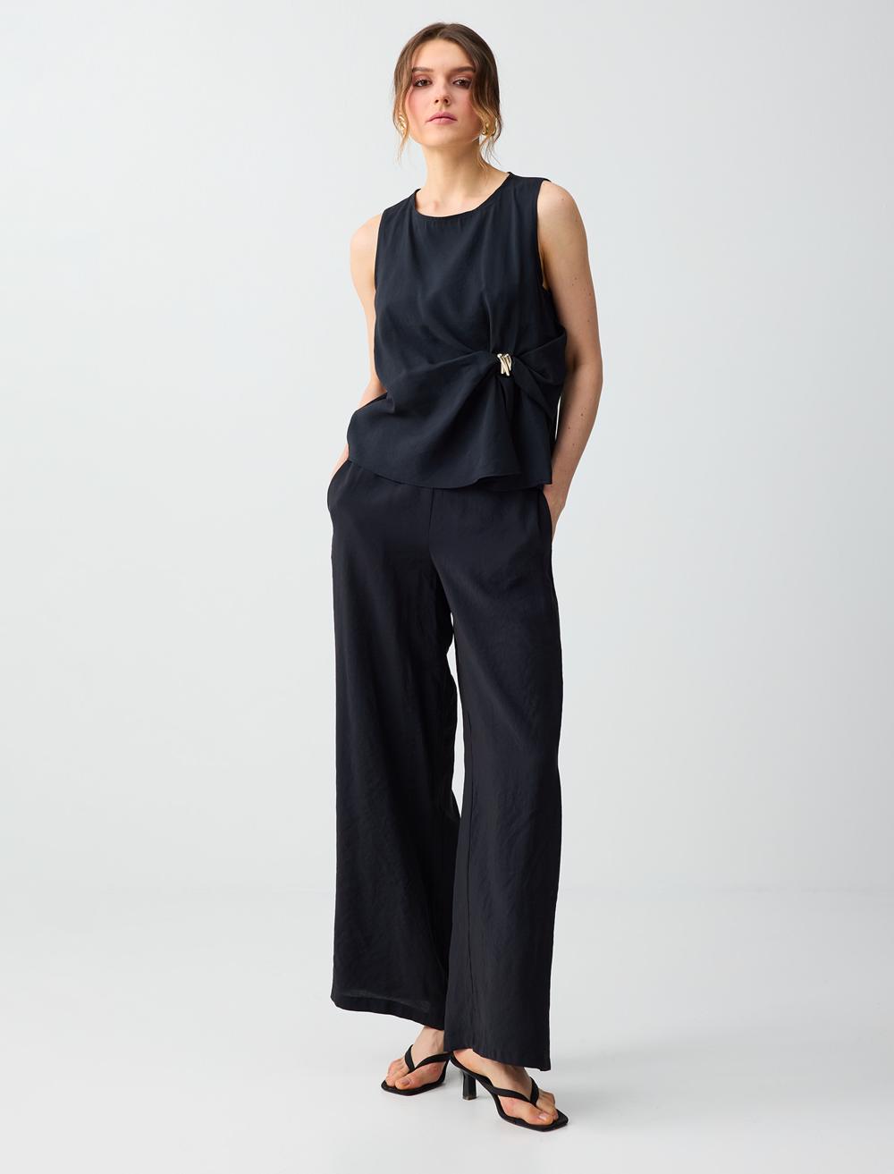 Normal Fit Crew Neck Blouse - Black - 6SW036564900