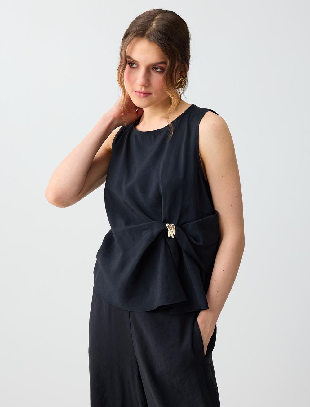 Normal Fit Crew Neck Blouse - Black - 6SW036564900