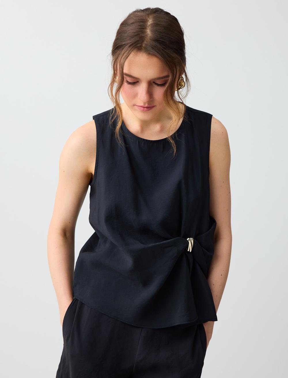 Normal Fit Crew Neck Blouse - Black - 6SW036564900