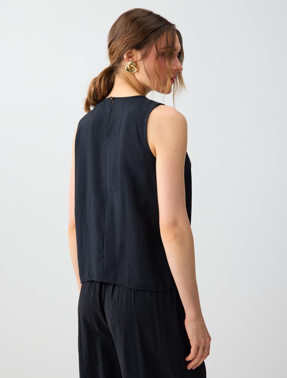Normal Fit Crew Neck Blouse - Black - 6SW036564900