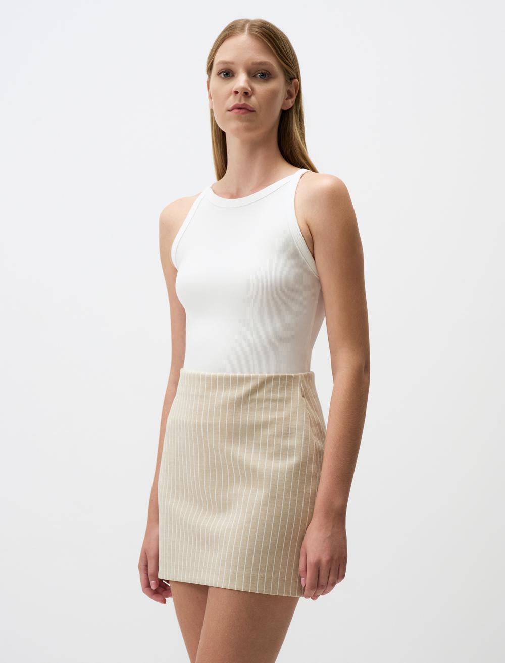 Narrow Cut Mini Skirt with Line Pattern