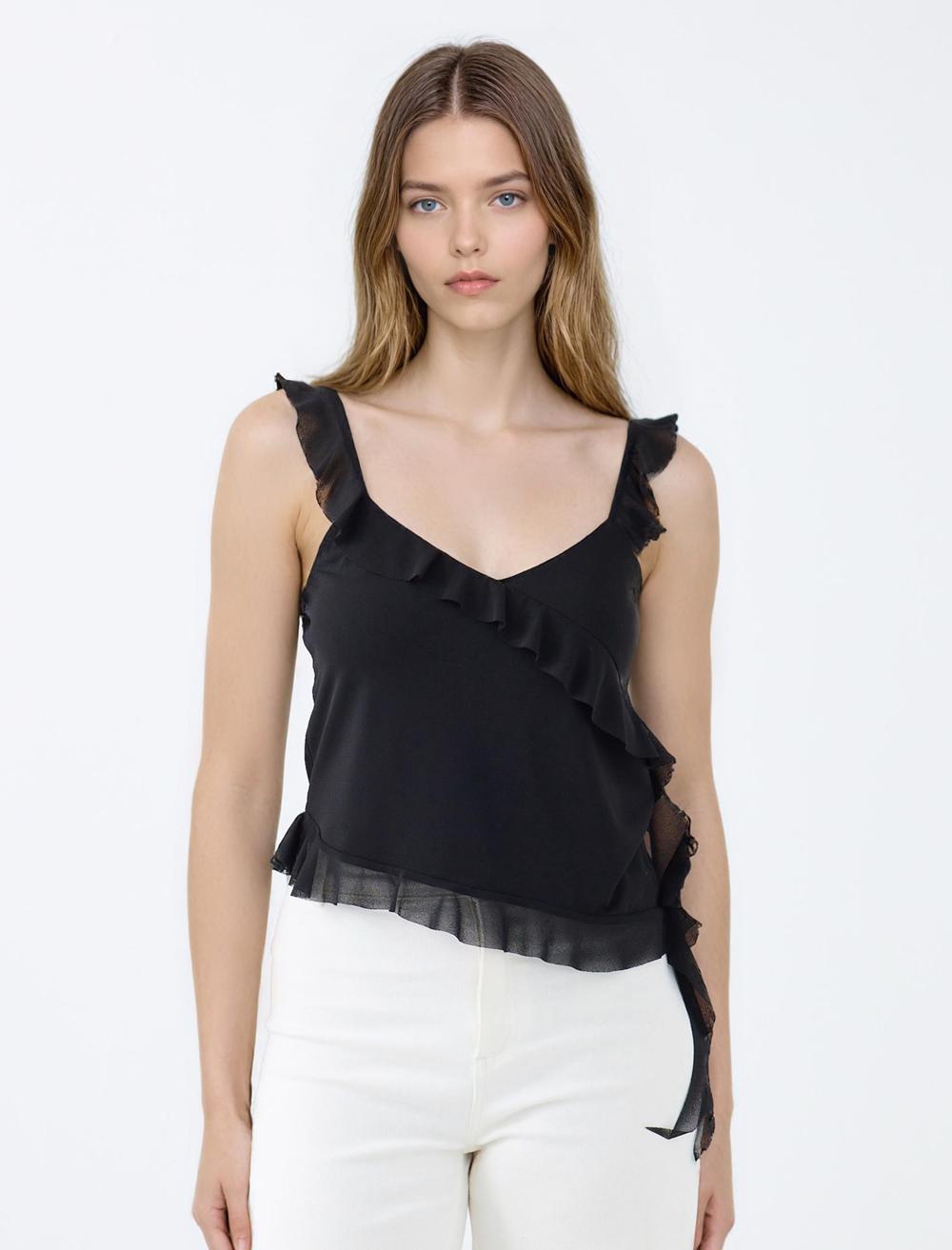Slim Fit V-Neck Spaghetti Straps-Sleeve Blouse - 5SW034788