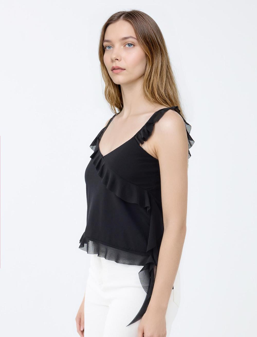 Slim Fit V-Neck Spaghetti Straps-Sleeve Blouse - Black - 5SW034788900