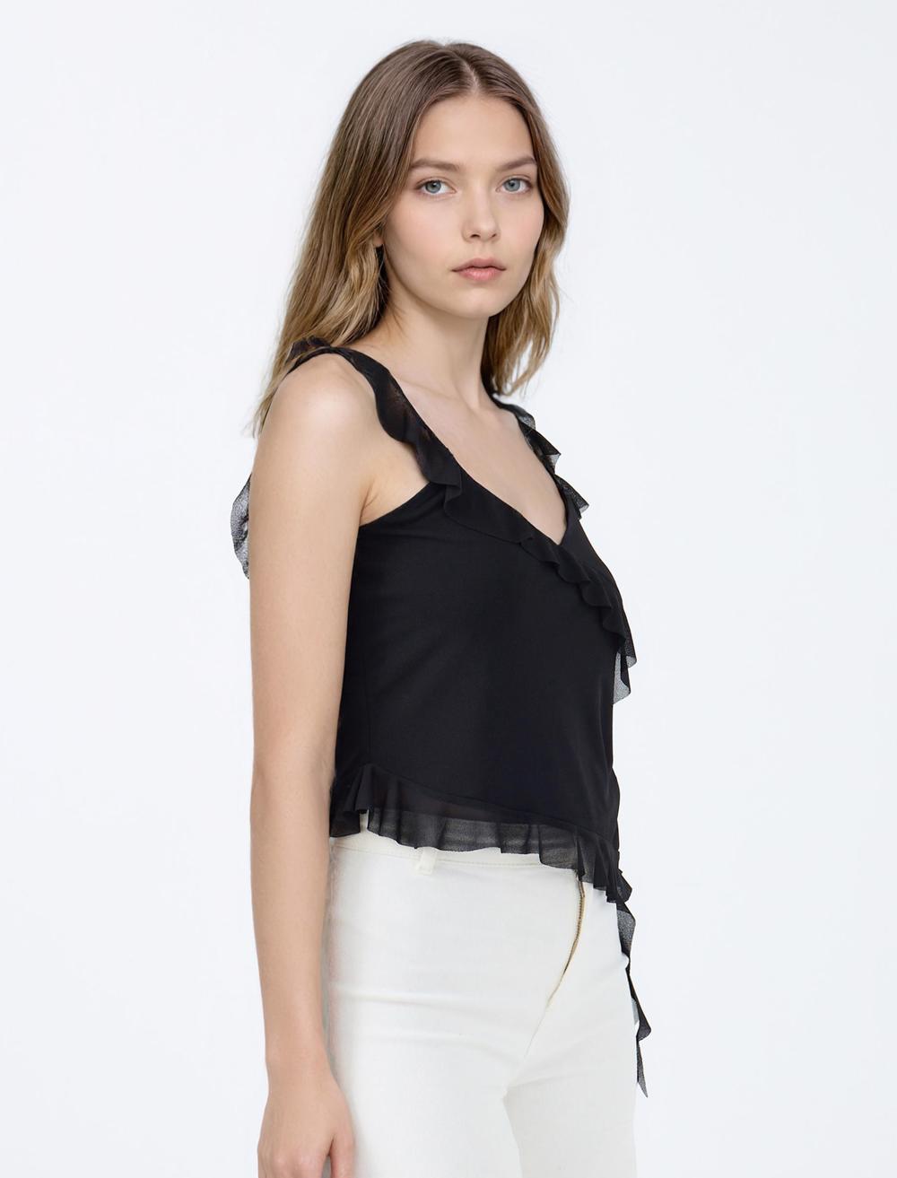Slim Fit V-Neck Spaghetti Straps-Sleeve Blouse - 5SW034788