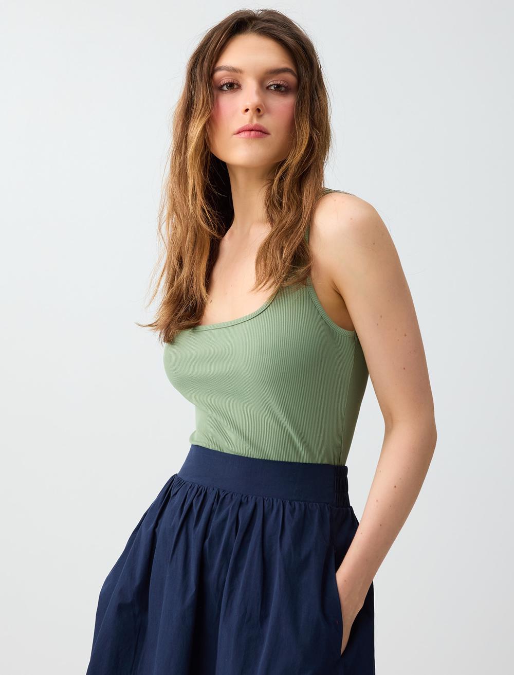 Slim Fit Square Neck Spaghetti Strap Singlet - Light Green - 6SW015199375