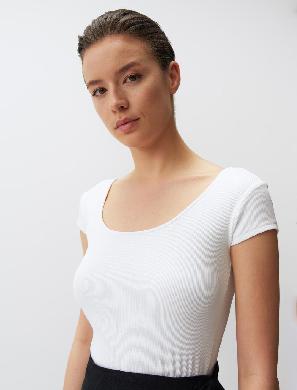 Slim Fit Short Sleeved U Neck Basic Top - 24SBBJ2019