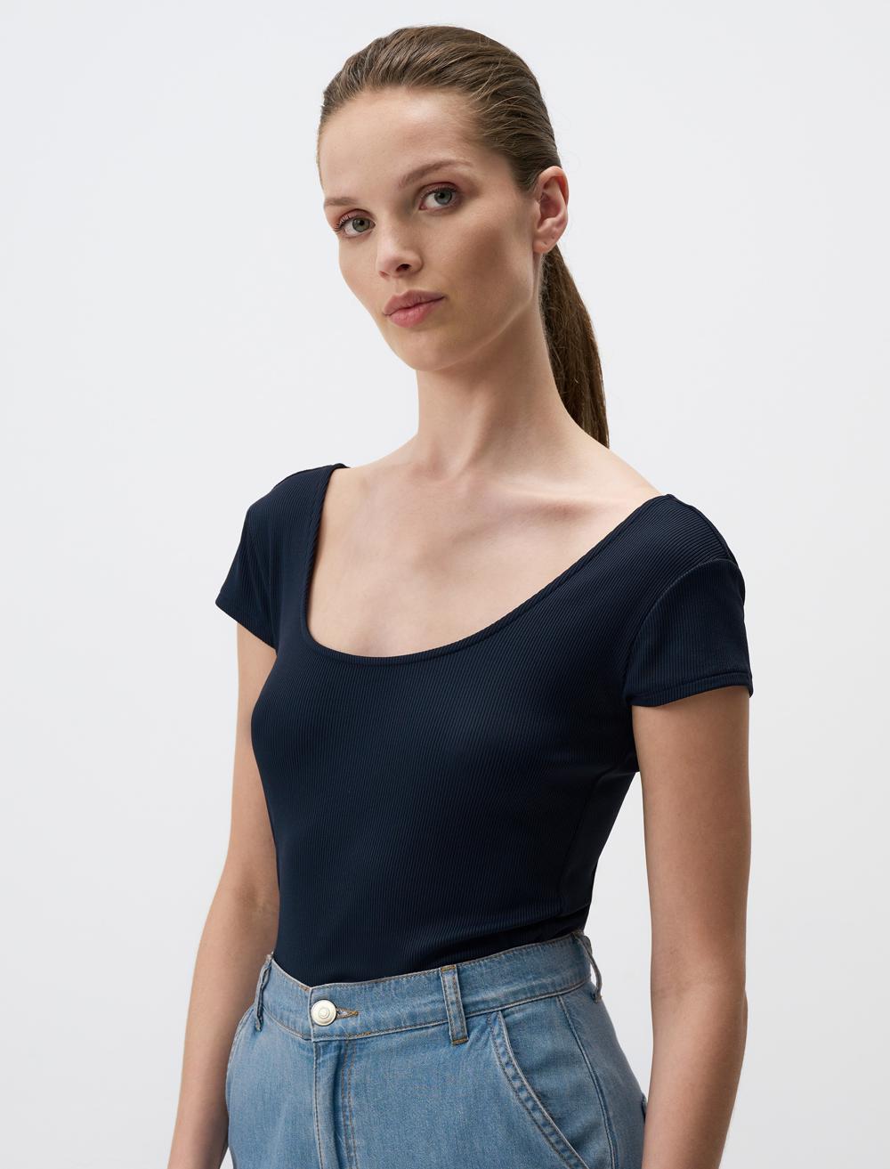 Slim Fit Short Sleeved U Neck Basic Top