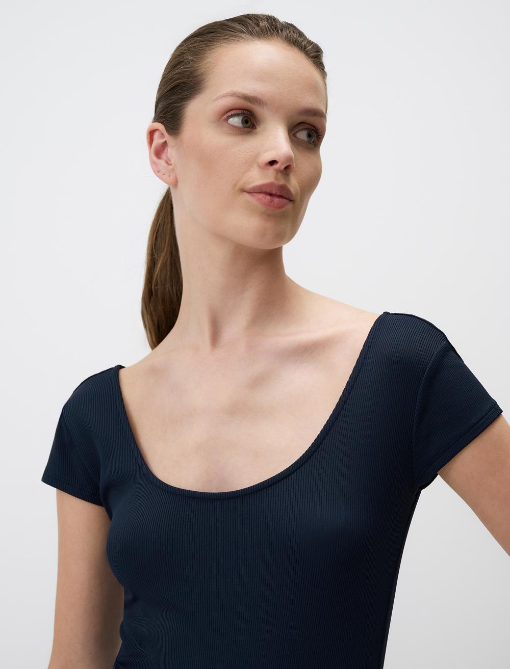 Slim Fit Short Sleeved U Neck Basic Top - 24SBBJ2019