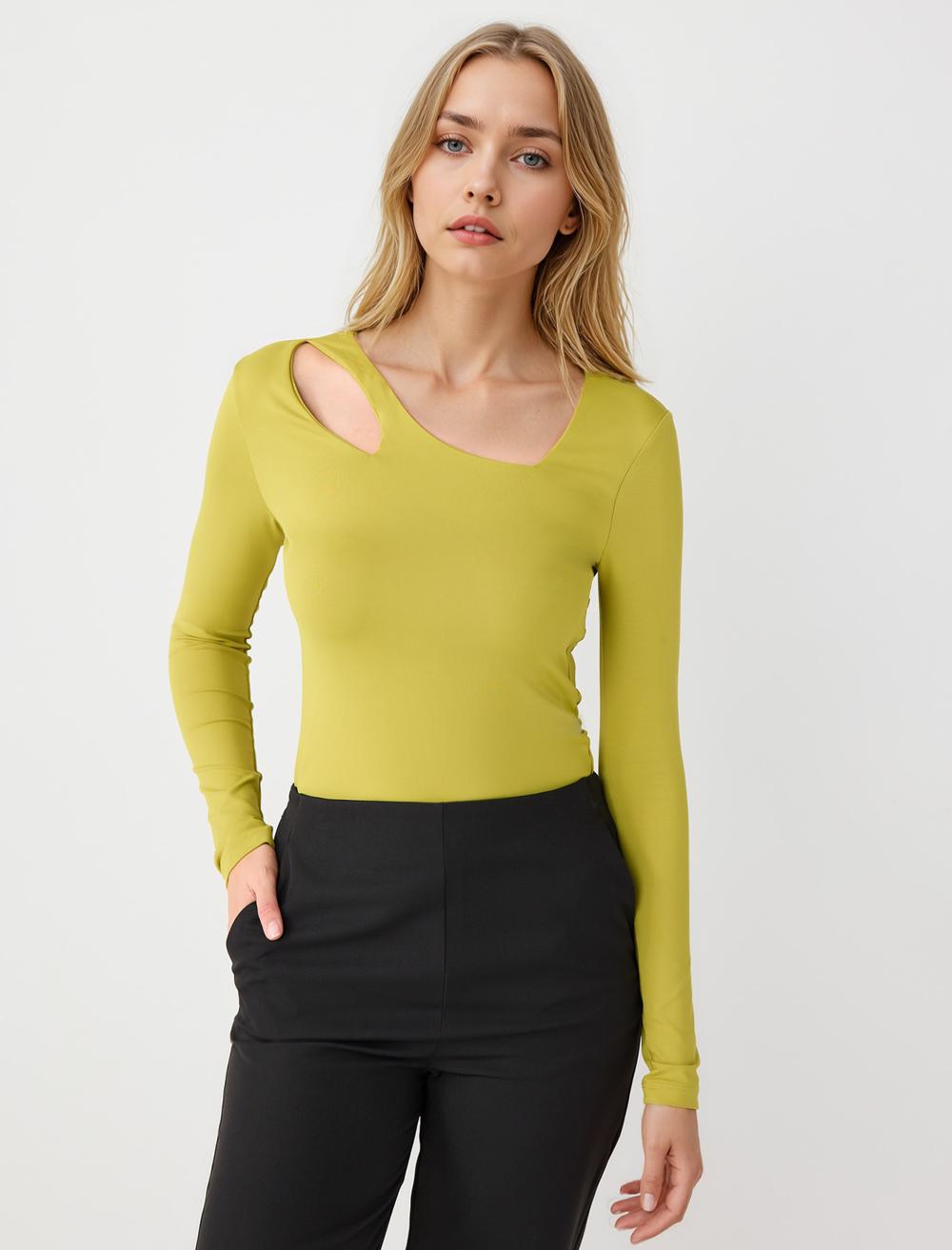 Slim Fit Long-Sleeve Blouse - 5WW035637