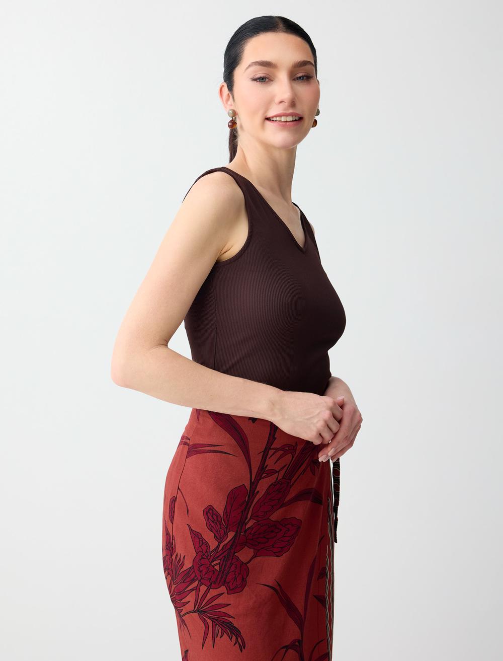 Slim Fit V-neck Sleeveless Singlet - Bitter Brown - 6SW016793803