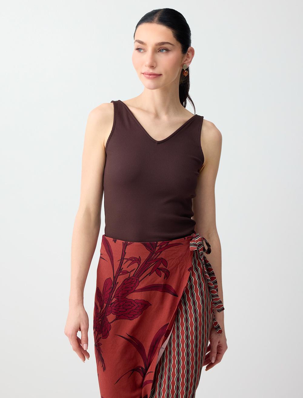 Slim Fit V-neck Sleeveless Singlet - Bitter Brown - 6SW016793803