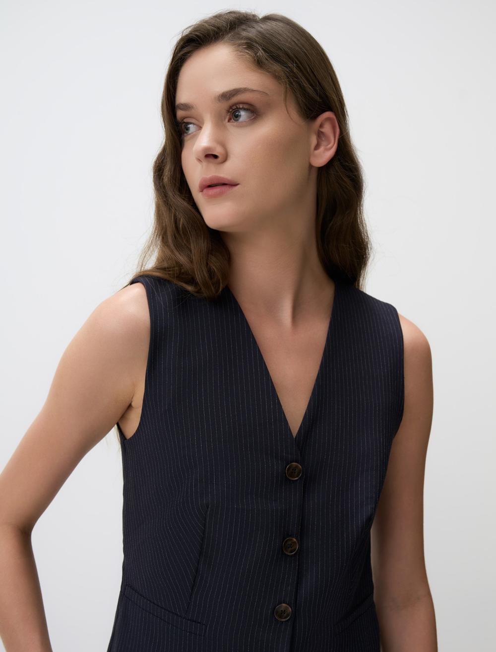 Slim Fit V-Neck Sleeveless-Sleeve Waistcoat - 4WW01470940
