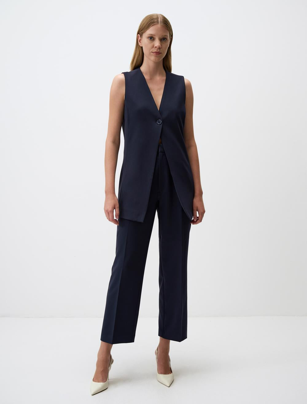 Button Detailed V-Neck Sleeveless Vest