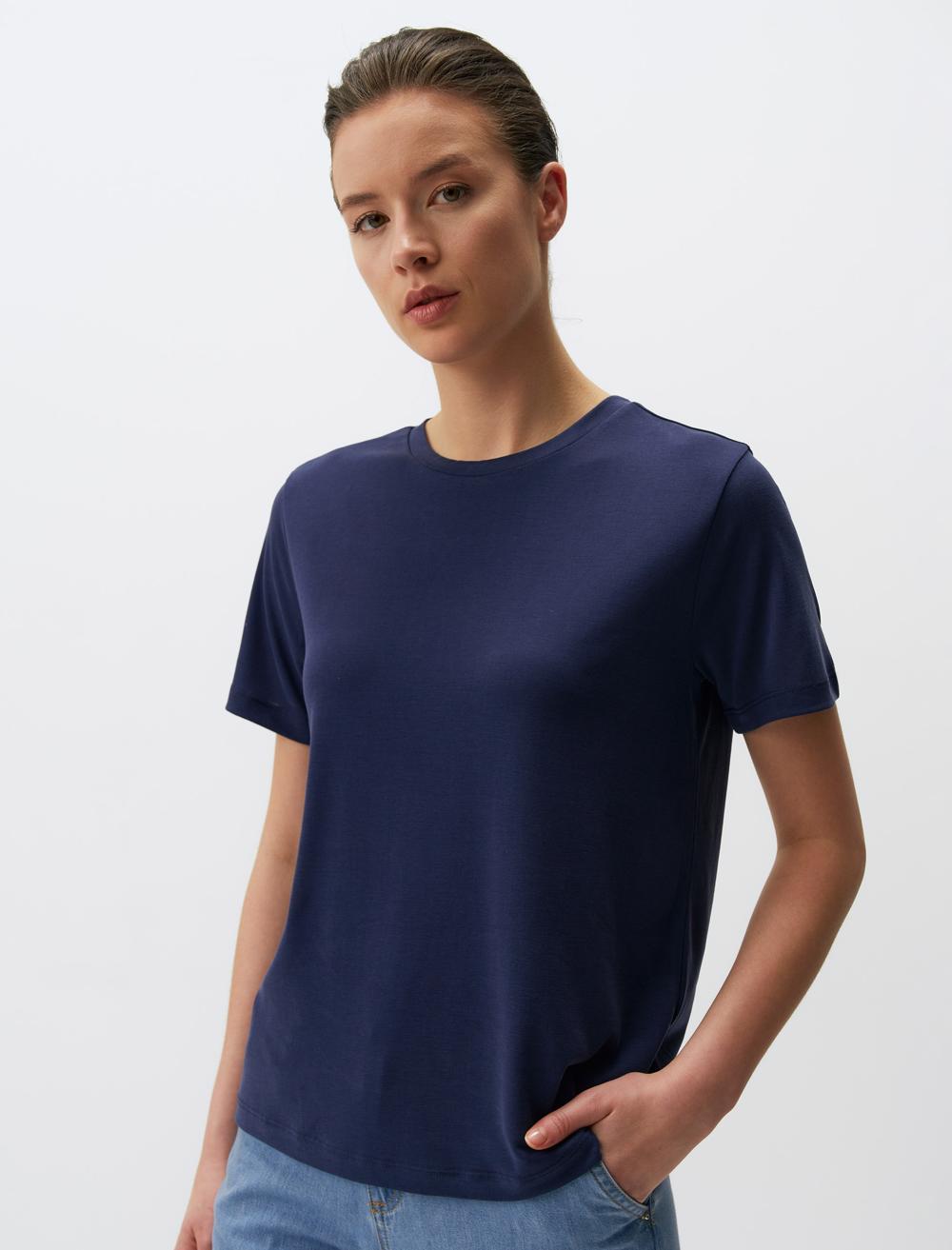 Straight Fit Crew Neck Short Sleeved Basic Jersey T-Shirt