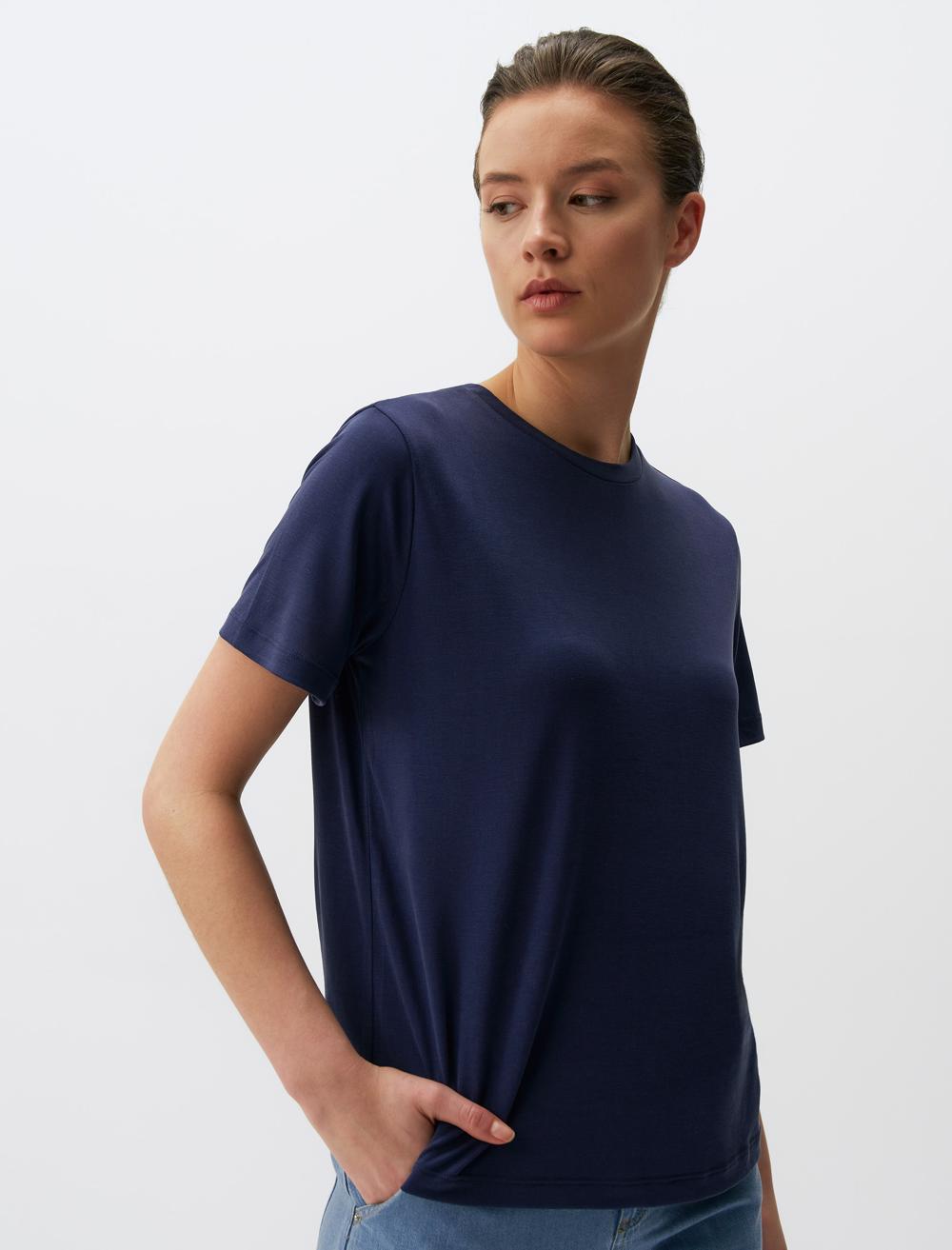 Straight Fit Crew Neck Short Sleeved Basic Jersey T-Shirt