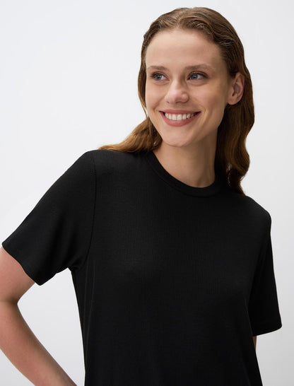 Straight Fit Crew Neck Short Sleeved Dress