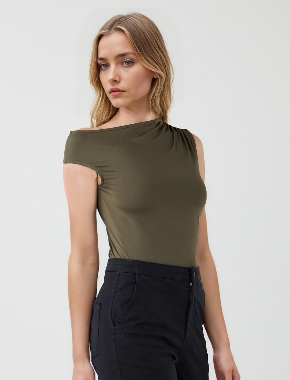 Off-The-Shoulder Blouse - 5SW034988