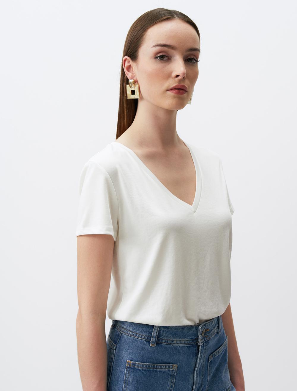 Straight Fit V-Neck Short Sleeved Basic T-Shirt - 24SAMAZING
