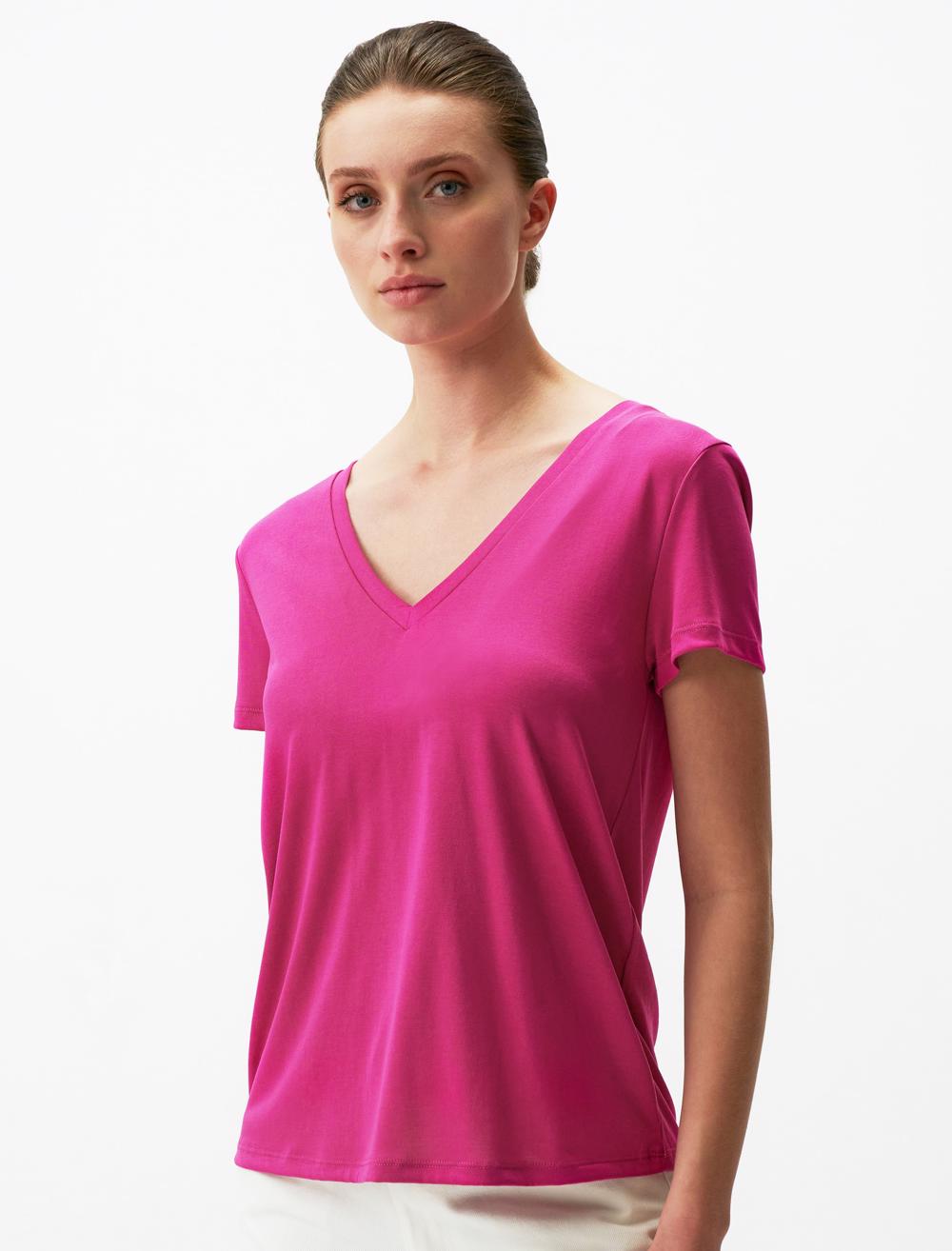 Straight Fit V-Neck Short Sleeved Basic T-Shirt