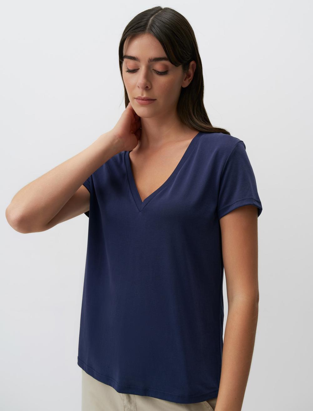 Straight Fit V-Neck Short Sleeved Basic T-Shirt