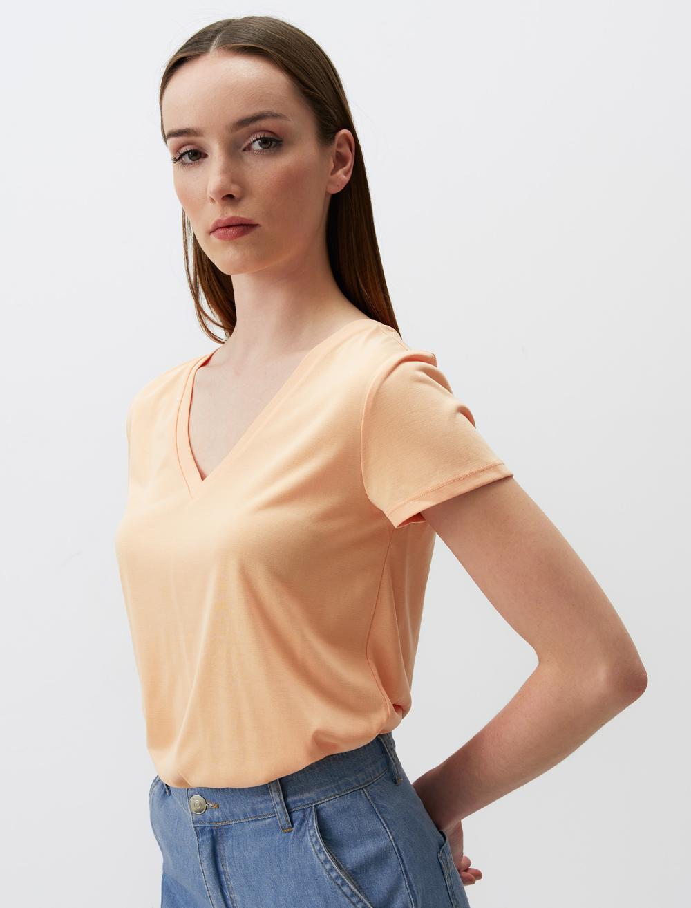 Straight Fit V-Neck Short Sleeved Basic T-Shirt - 24SAMAZING