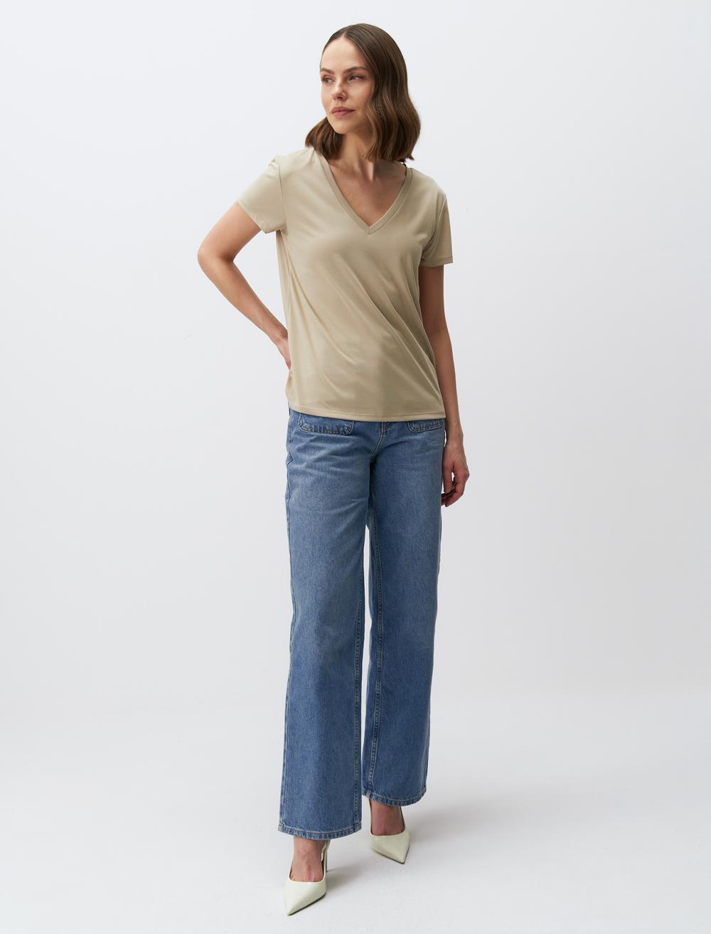 Straight Fit V-Neck Short Sleeved Basic T-Shirt