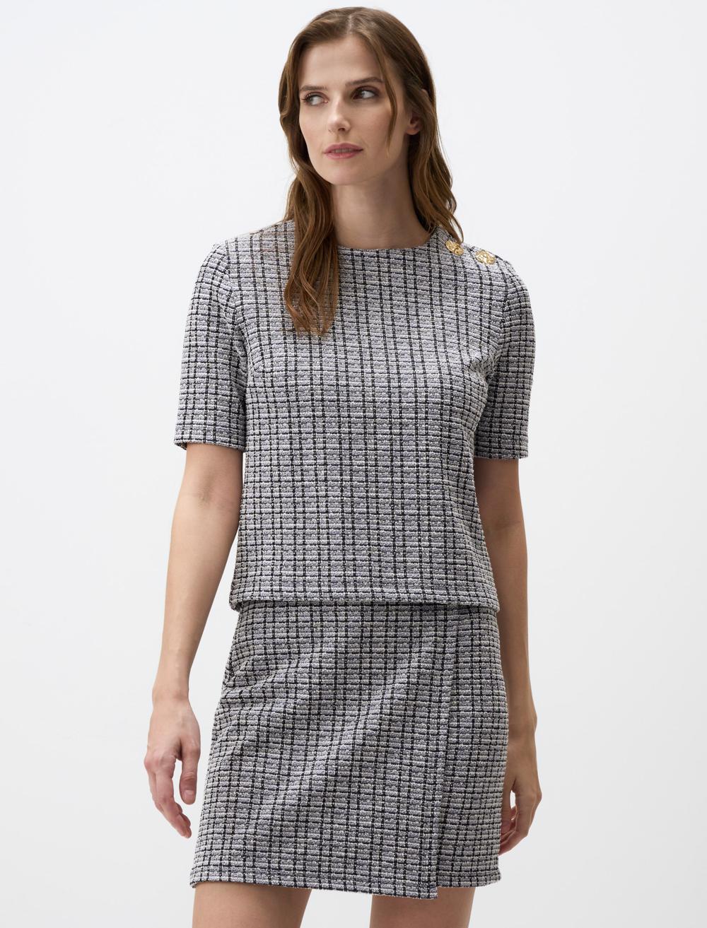 Loose Fit Crew Neck Short-Sleeve Blouse - 4WW071407