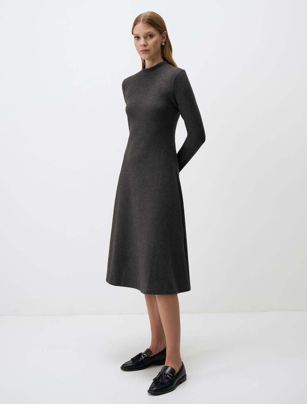 Half Turtleneck Long Sleeved Elegant Midi Dress