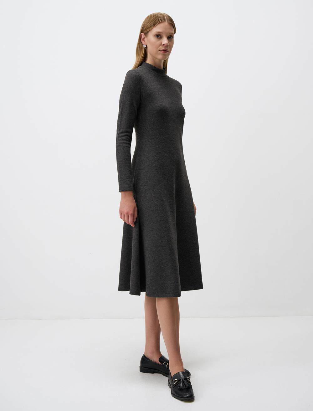 Half Turtleneck Long Sleeved Elegant Midi Dress
