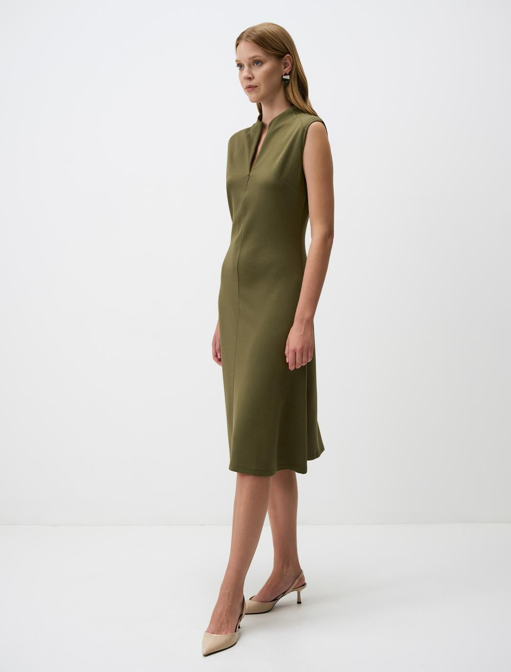 Zero Neck Sleeveless Midi Dress