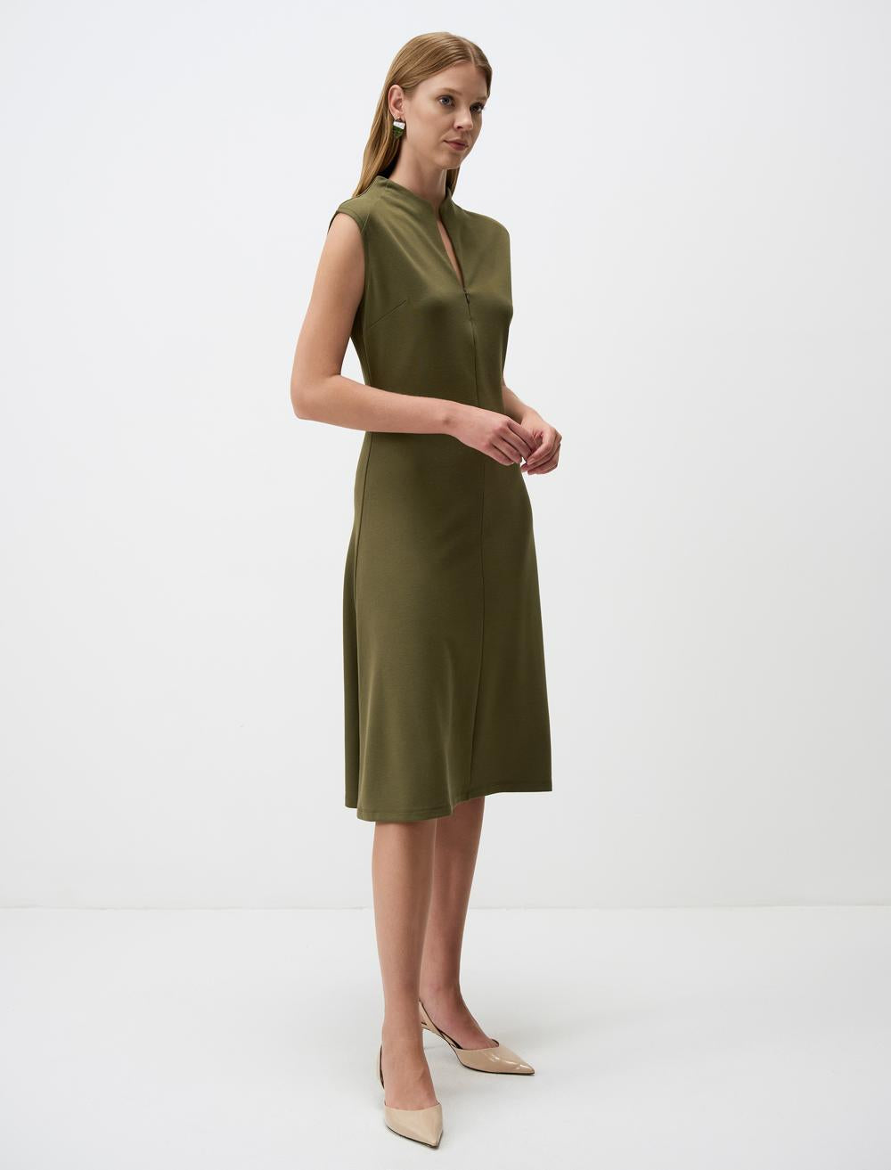 Zero Neck Sleeveless Midi Dress