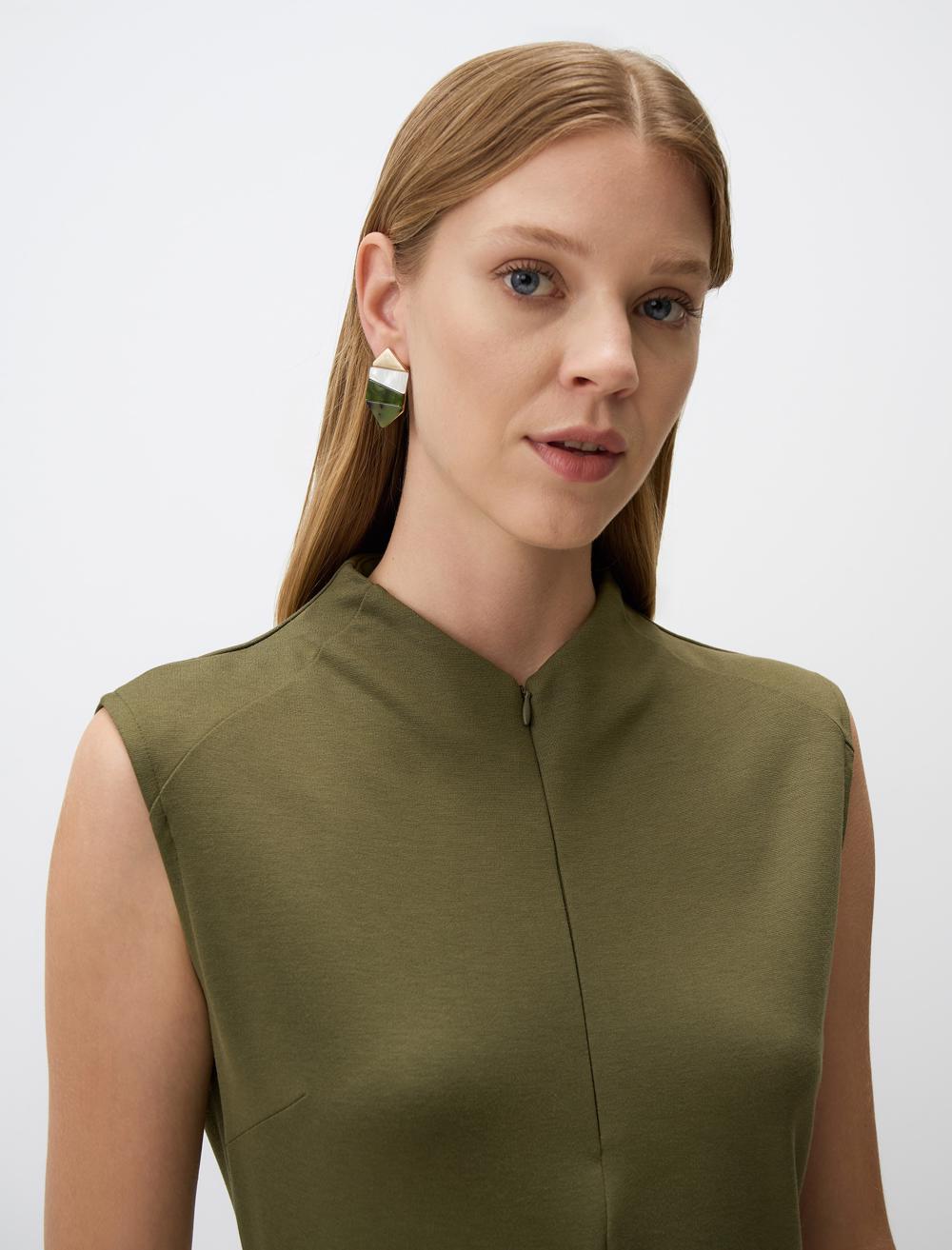 Zero Neck Sleeveless Midi Dress