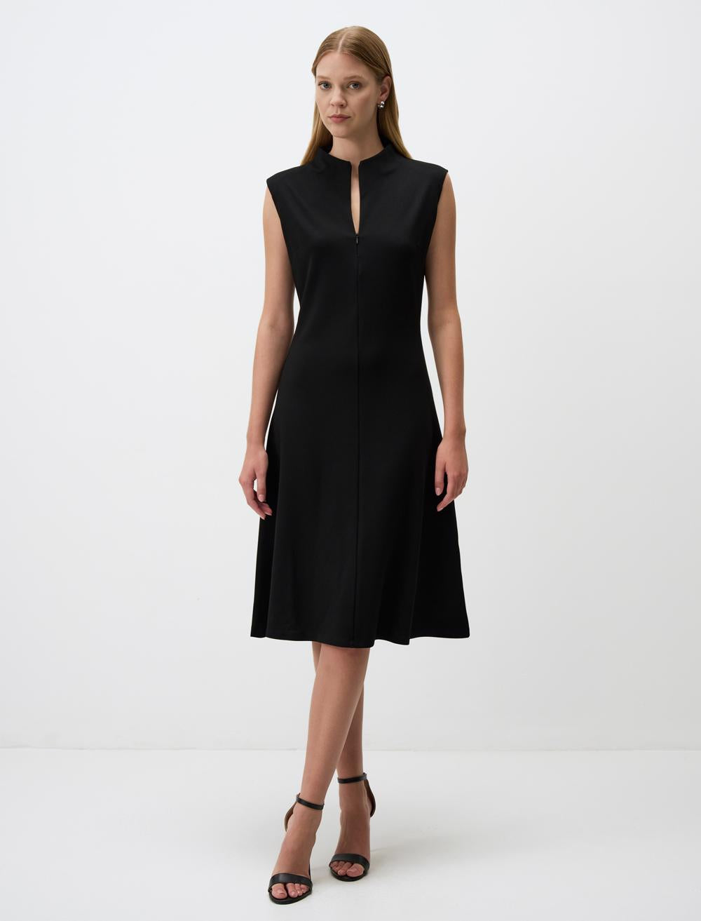 Zero Neck Sleeveless Midi Dress