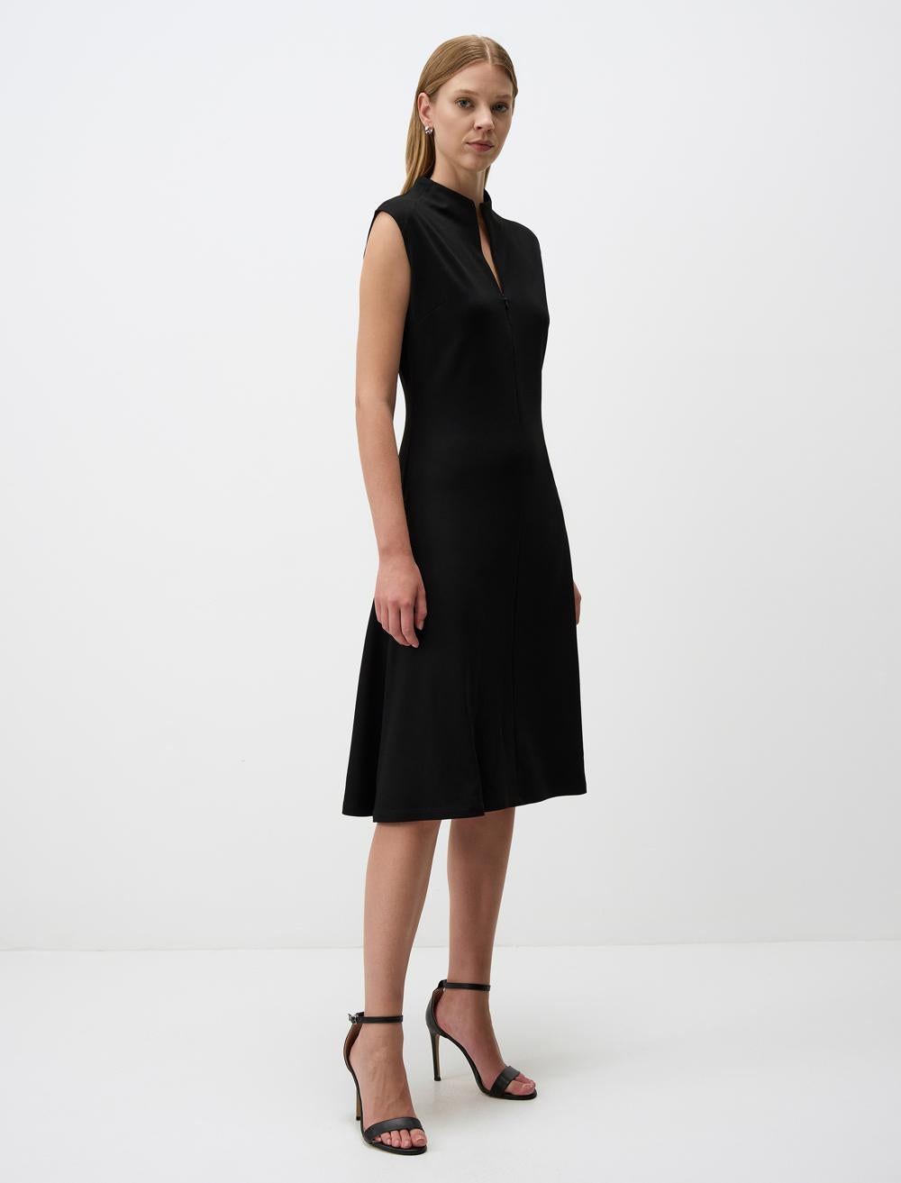 Zero Neck Sleeveless Midi Dress