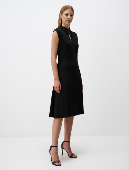 Zero Neck Sleeveless Midi Dress