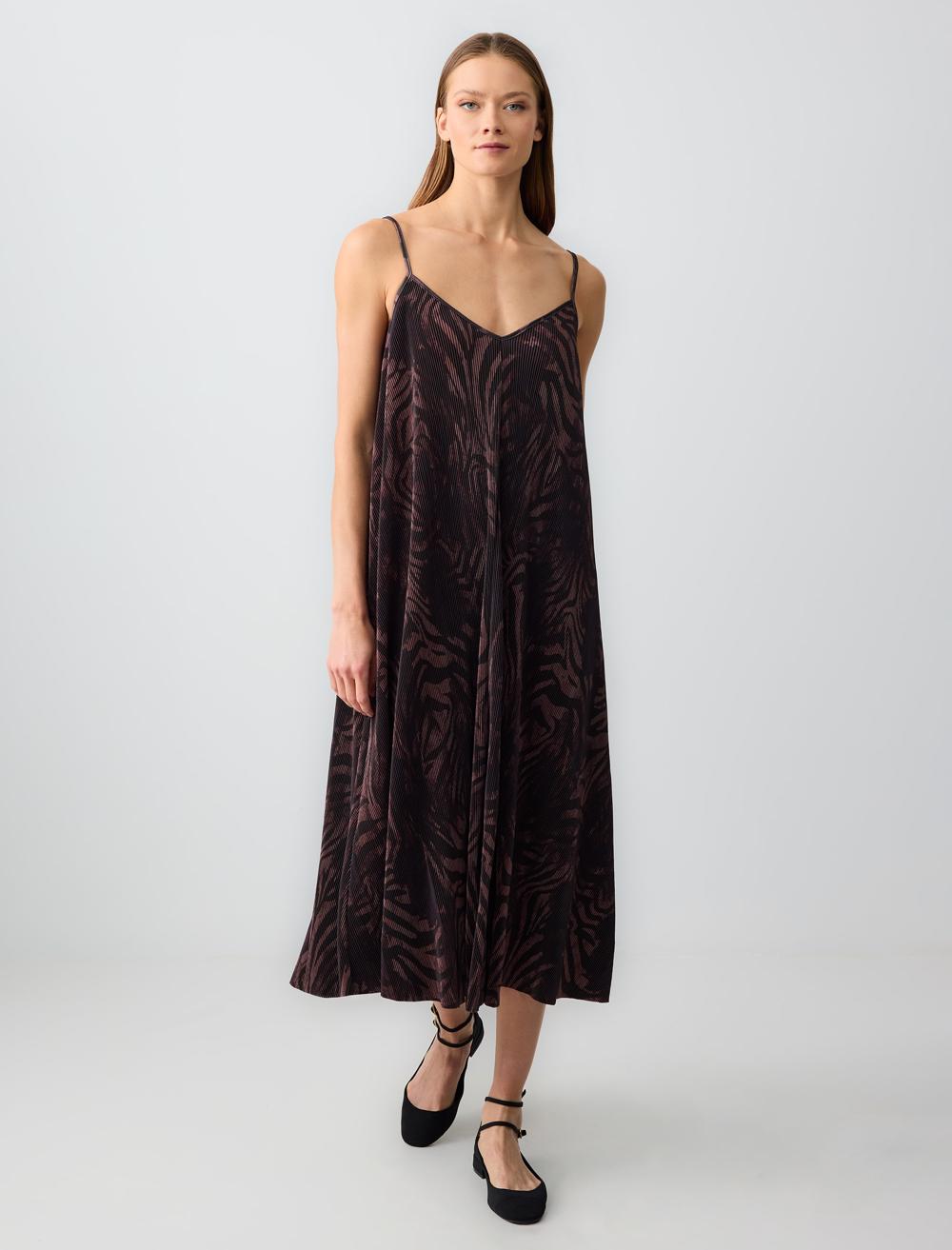 Loose Fit V-Neck Spaghetti Straps-Sleeve Dress - 5SW063617