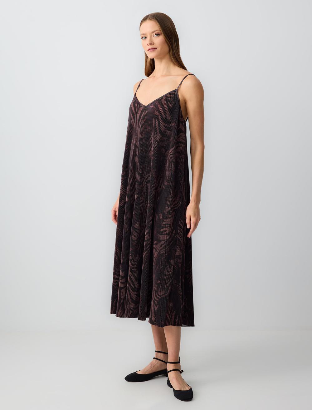 Loose Fit V-Neck Spaghetti Straps-Sleeve Dress - Brown - 5SW063617800