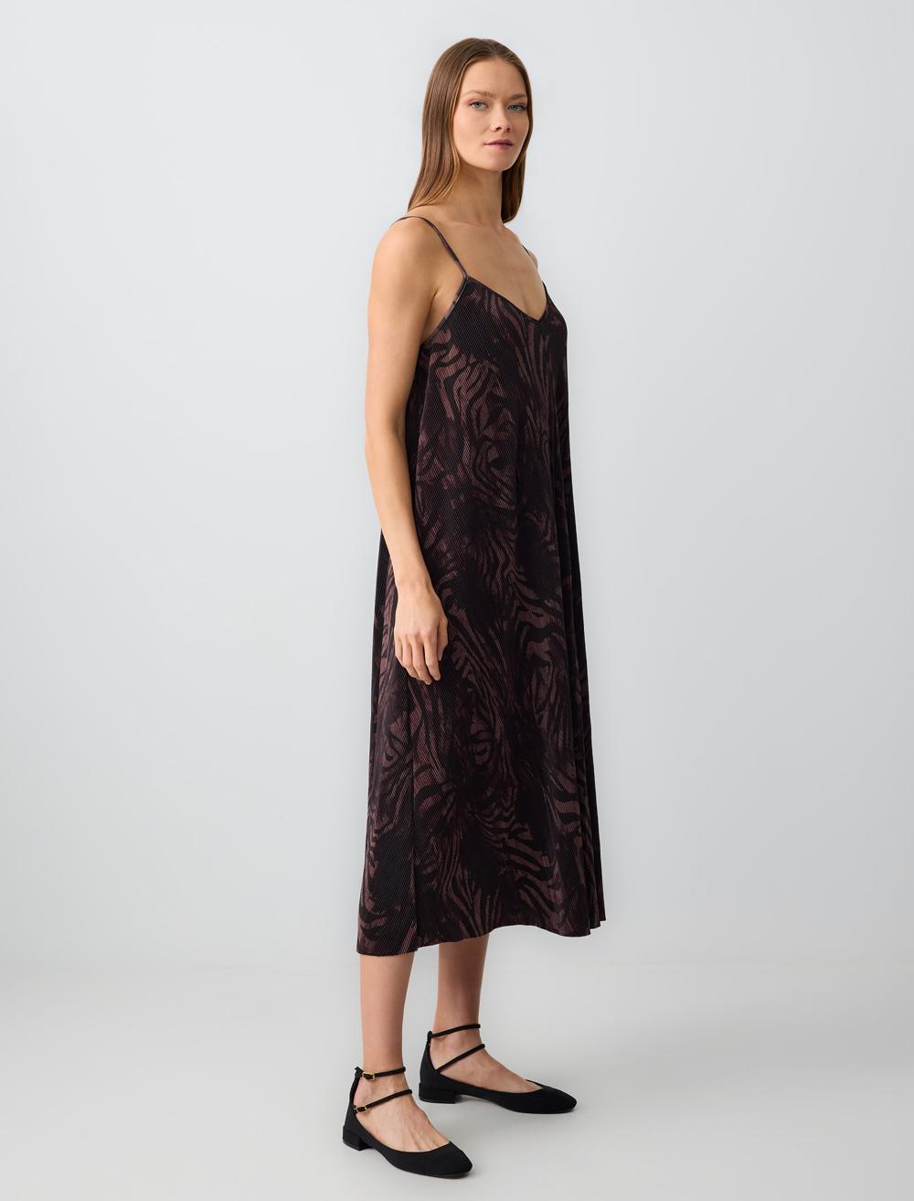 Loose Fit V-Neck Spaghetti Straps-Sleeve Dress - Brown - 5SW063617800