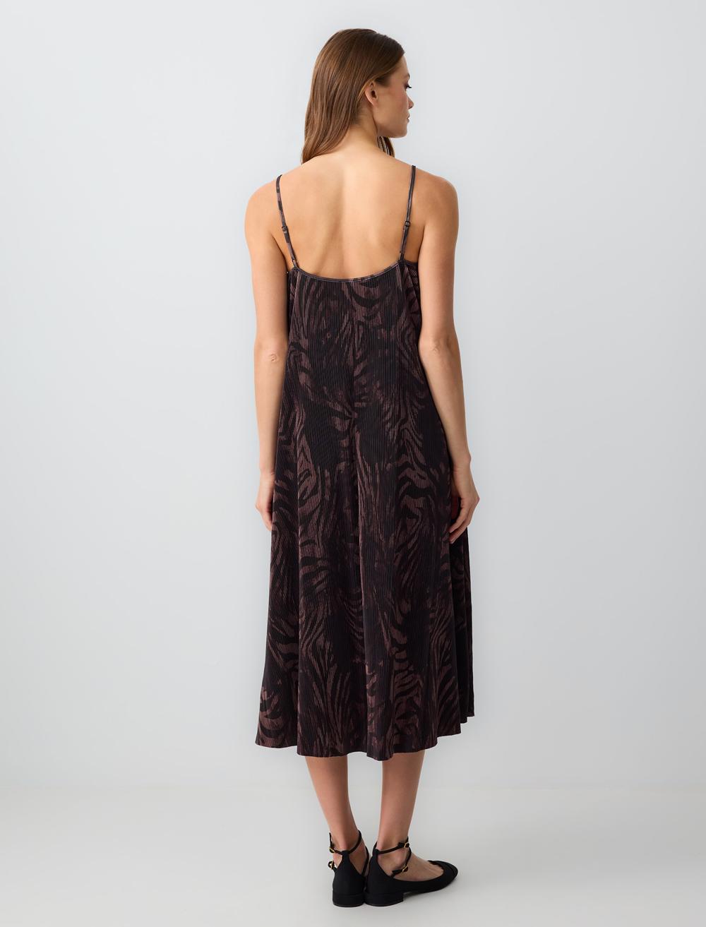 Loose Fit V-Neck Spaghetti Straps-Sleeve Dress - 5SW063617