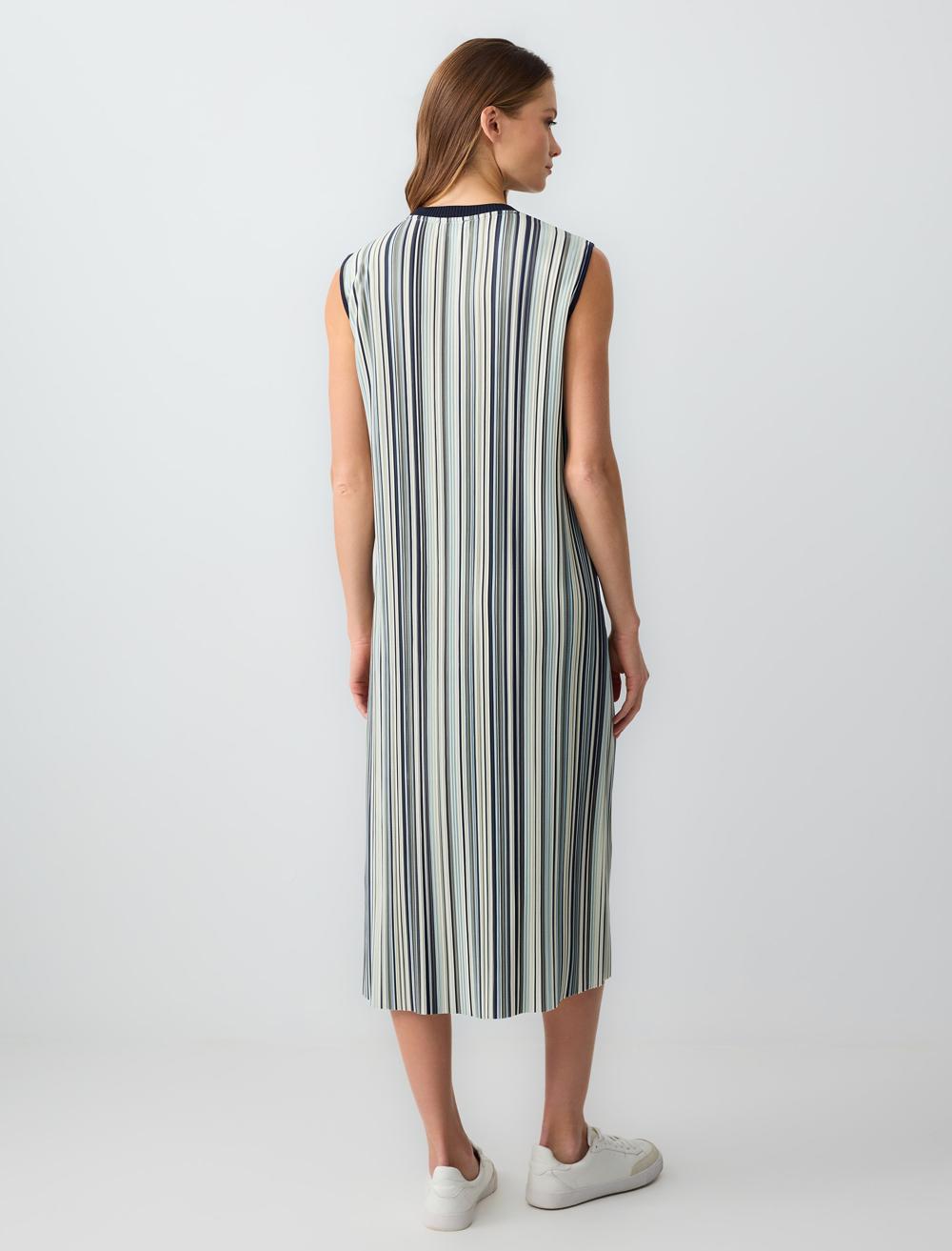 Relaxed Fit Crew-Neck Striped Knitted Midi Dress