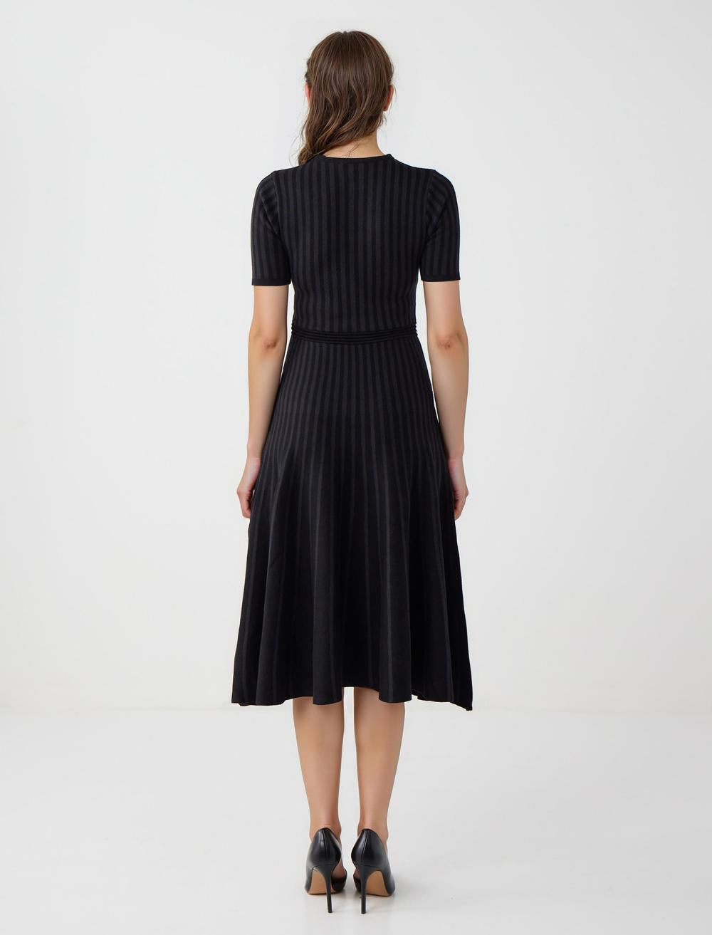 Slim Fit Crew Neck Short-Sleeve Dress - 5WW065656