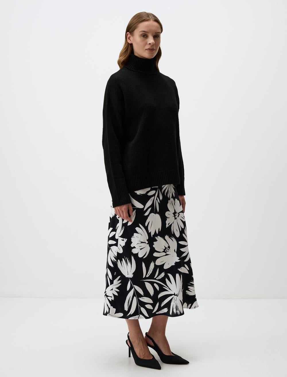 Floral Patterned Narrow Cut Midi Skirt