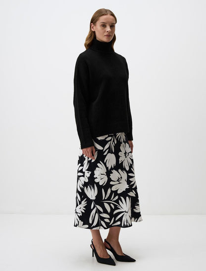 Floral Patterned Narrow Cut Midi Skirt