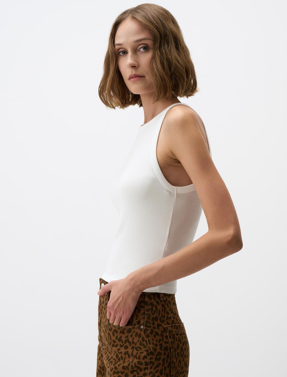 Slim Fit Sleeveless-Sleeve Singlet - 4WW021966