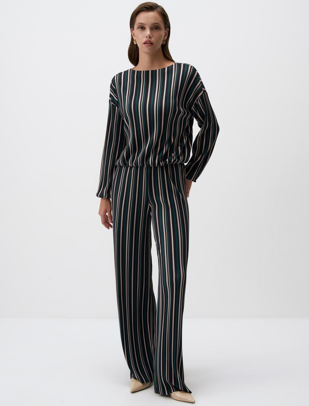 Boat Neck Line Patterned Knitted Blouse