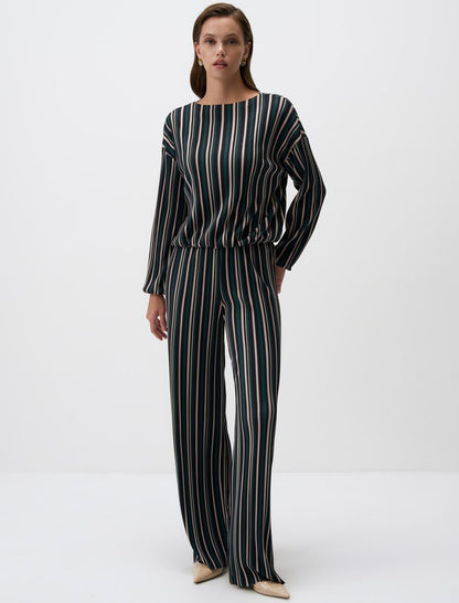Boat Neck Line Patterned Knitted Blouse