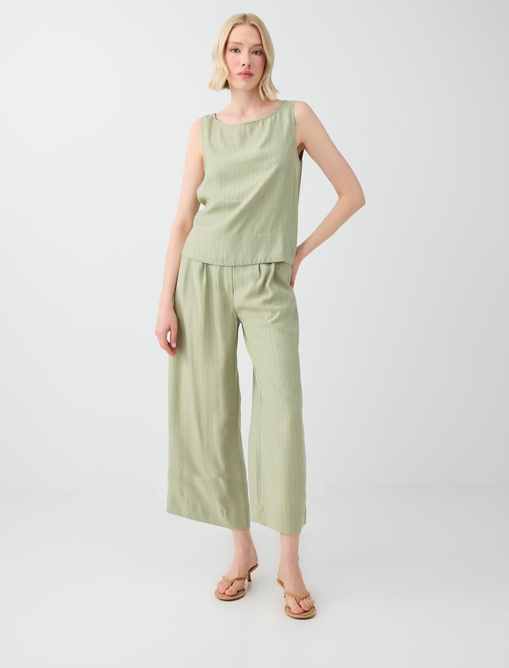 Normal Fit Off-the-shoulder Sleeveless Blouse - Khaki - 6SW032233312