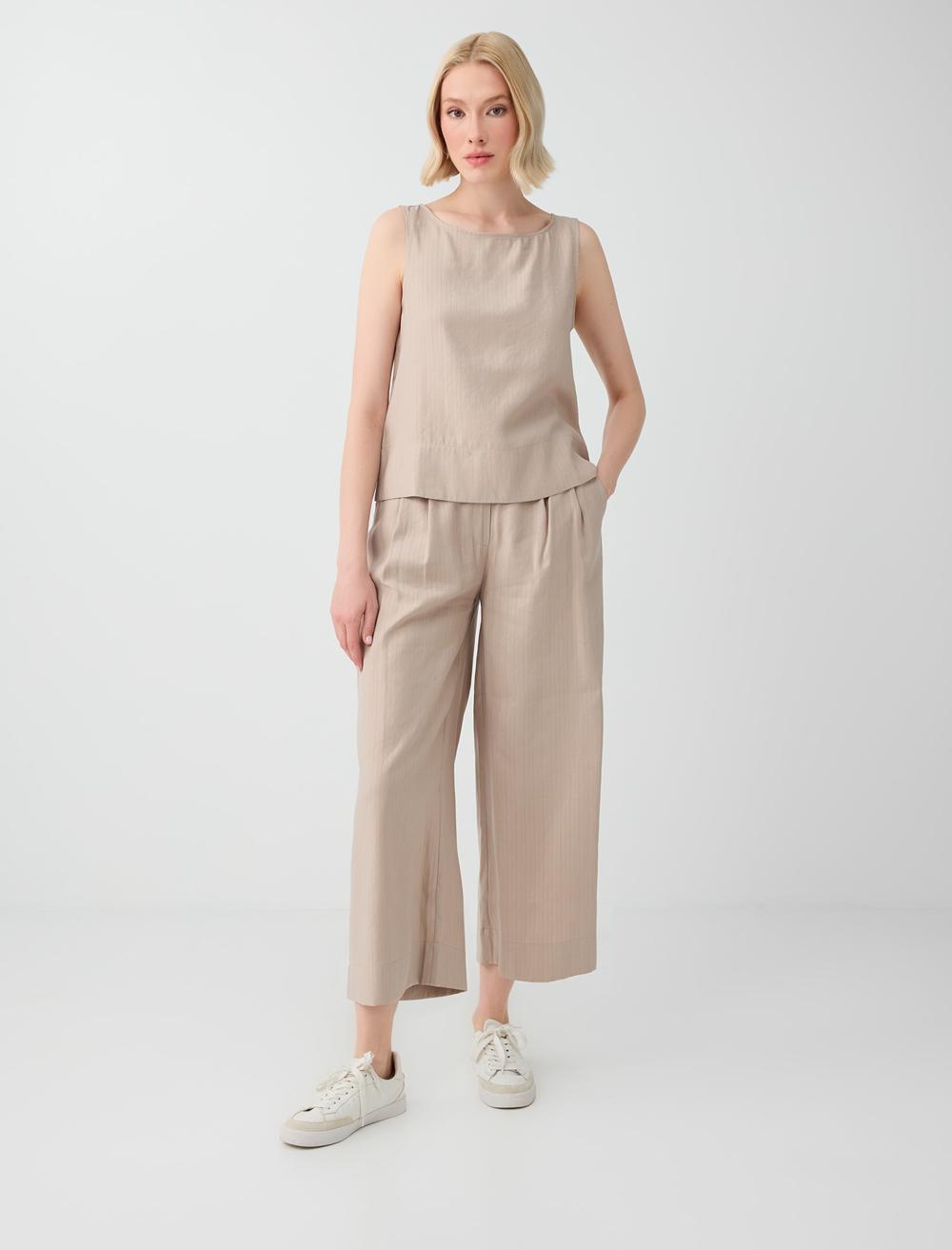 Normal Fit Off-the-shoulder Sleeveless Blouse - Beige - 6SW032233927